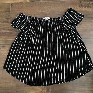 Women’s black and white top